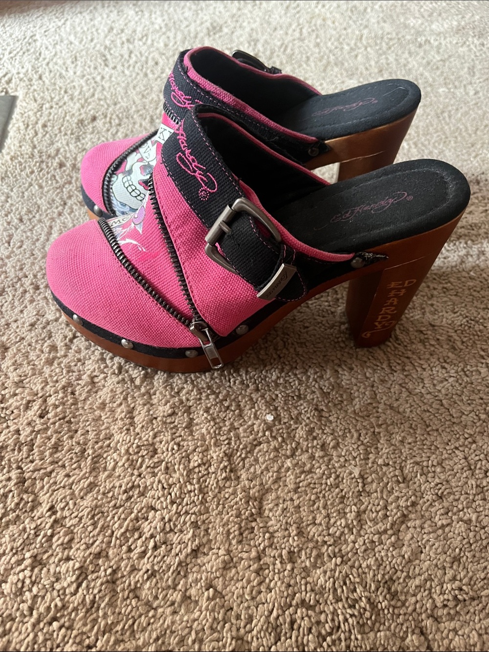 Ed Hardy Hot Pink Skull Slip-On Mules with Black Trim - Picture 2 of 4